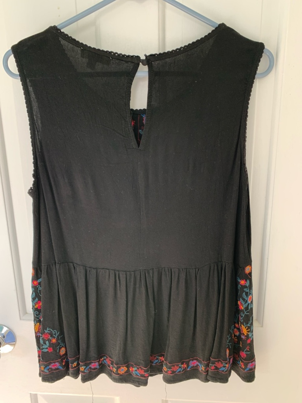 Umgee Black Sleeveless Embroidered Peplum Tunic with Multicolor Floral Stitching - Picture 4 of 6